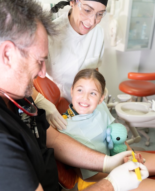 family-dentist-toowong-brisbane Brisbane dentist demonstrating correct teeth brushing